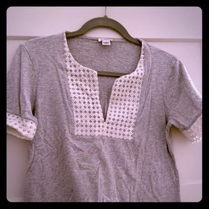 Short sleeve gray shirt with lace detail